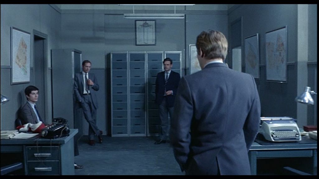 Maps in police station / Les cartes du commissariat