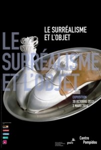 Affiche de l'exposition "Le surréalisme et l'objet" © Service de la documentation photographique du MNAM - Centre Pompidou, MNAM-CCI (diffusion RMN). Oeuvre photographiée sur l'affiche : Meret Oppenheim: «Ma gouvernante», 1936 (détail). © Moderna Museet, Stockholm, © Adagp, Paris 2013, photo: Moderna Museet, Stockholm/Prallan Allsten