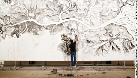 Qiu Zhijie à l'oeuvre / Qiu Zhijie at work